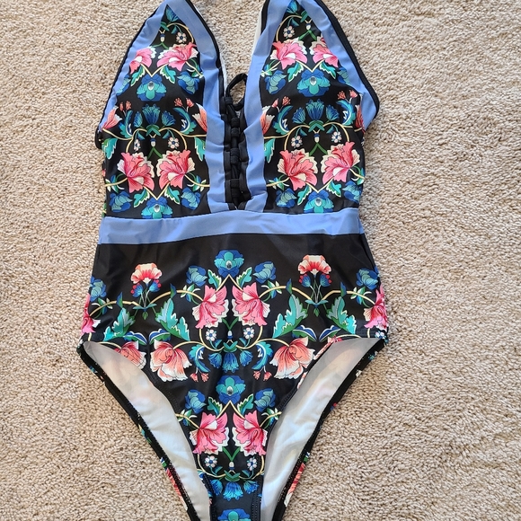 Blue floral swimsuit - Picture 4 of 9